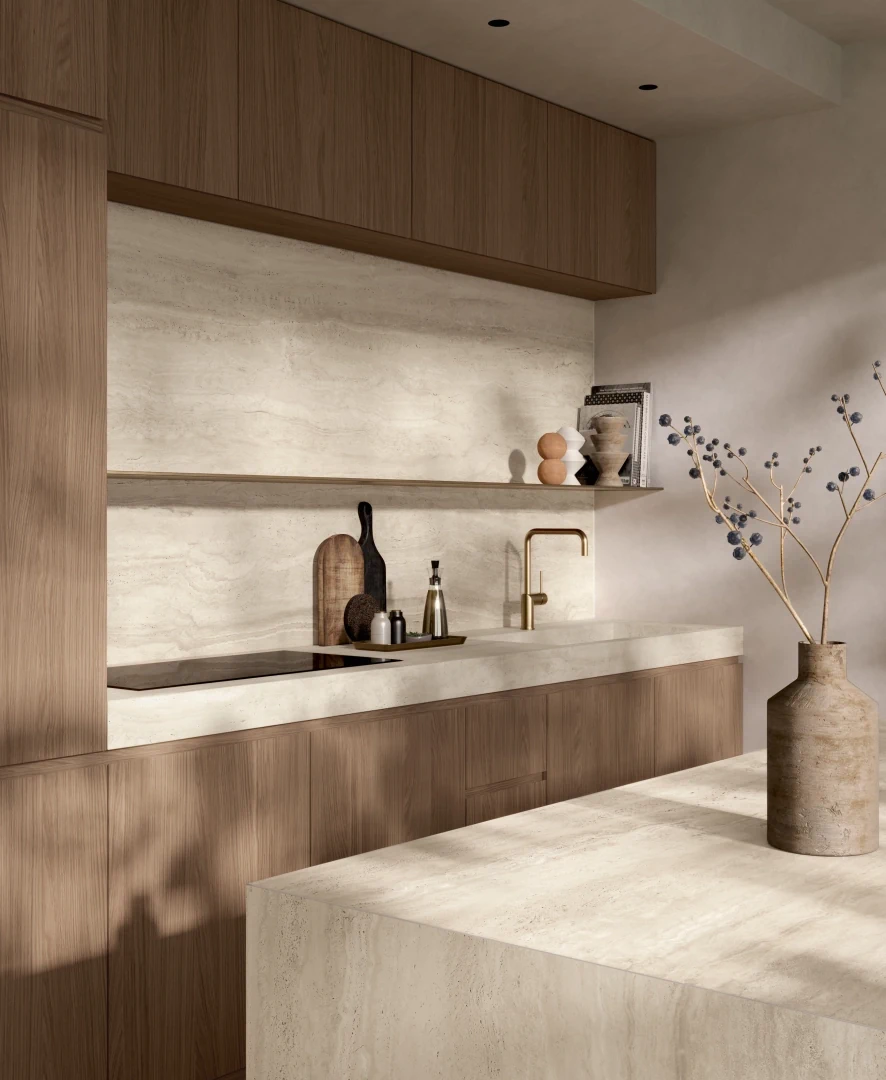 Gres Fondovalle ROYAL TRAVERTINO efekt marmur, - aranzacja w przy kominku