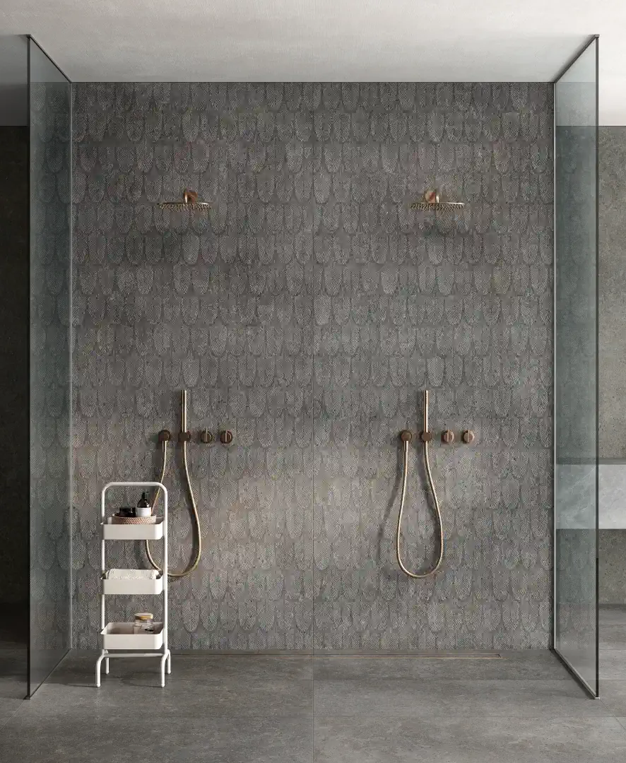 Gres Fondovalle BACKGROUND efekt beton - aranzacja w korytarzu z naturalnym swiatlem