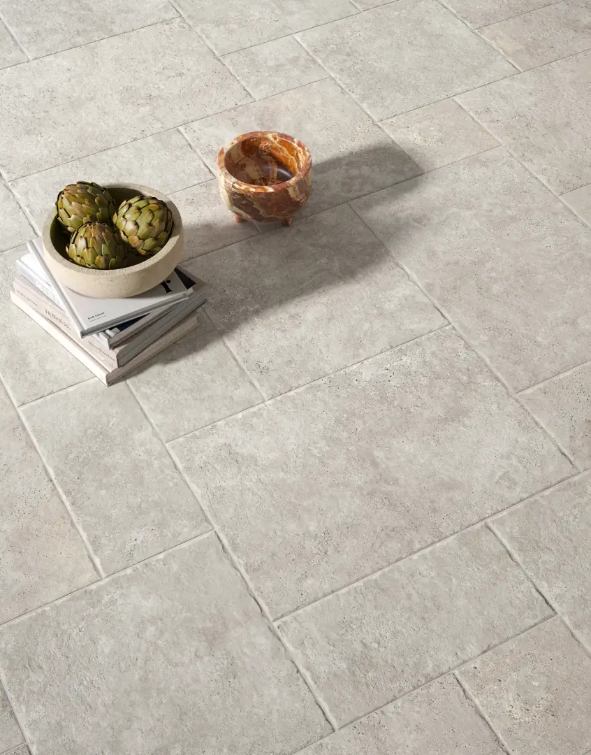 Gres Fondovalle ROYAL TRAVERTINO efekt marmur, - aranzacja w eleganckiej lazience