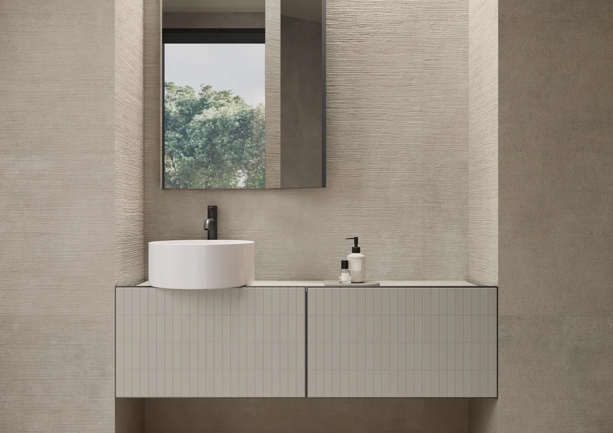 Gres Impronta CONCRETE efekt beton - aranzacja w przy kominku