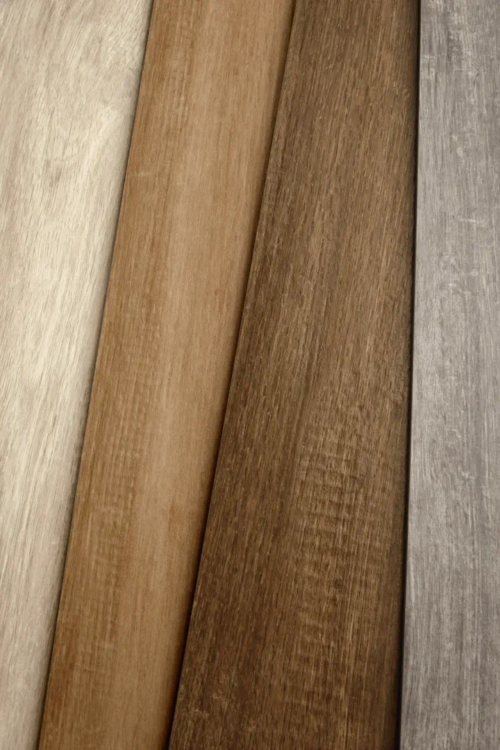 Gres Iris E-WOOD efekt drewno - aranzacja w minimalistycznym wnetrzu