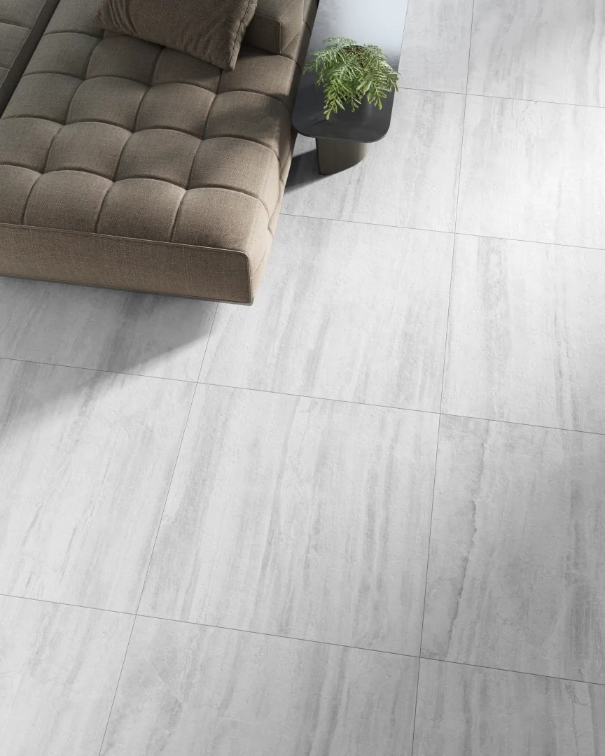 Gres Kerben LUXURY efekt marmur - aranzacja w korytarzu z naturalnym swiatlem
