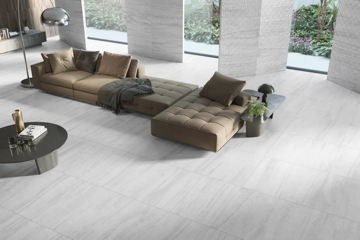 Gres Kerben LUXURY efekt marmur - aranzacja w nowoczesnym salonie