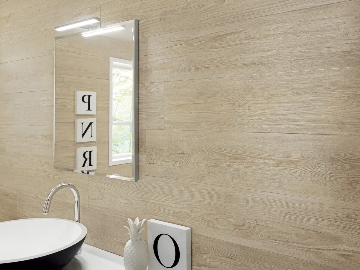 Gres La Fabbrica Ava CA FOSCARI efekt drewno - aranzacja w eleganckiej lazience