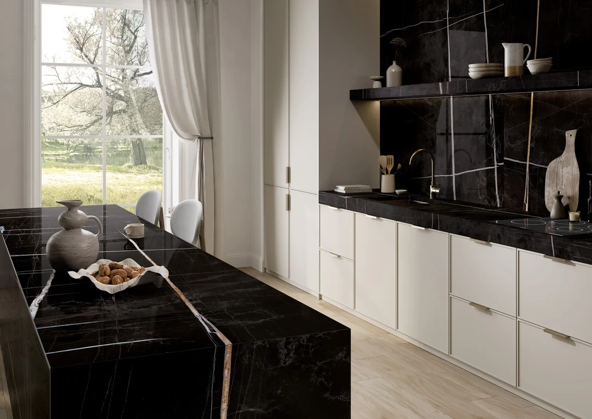 Gres La Fabbrica Ava SAHARA NOIR efekt marmur - aranzacja w eleganckiej lazience