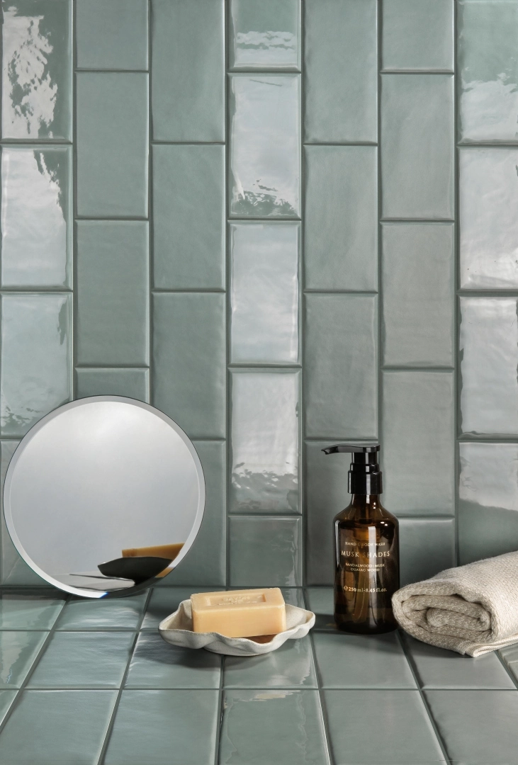 Gres La Fabbrica Ava GROOVES efekt beton - aranzacja w nowoczesnym salonie