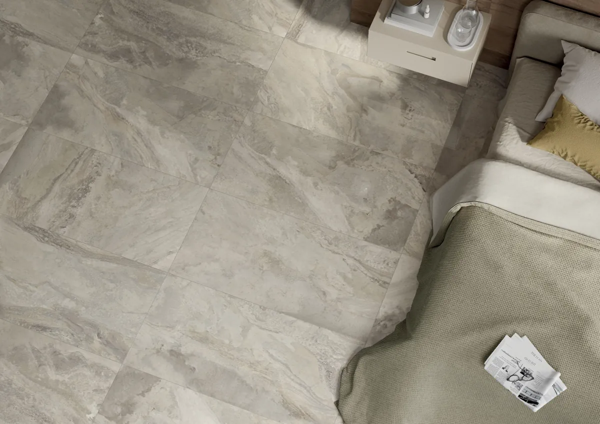 Gres La Fabbrica Ava DEEP STONE efekt kamień - aranzacja w korytarzu z naturalnym swiatlem