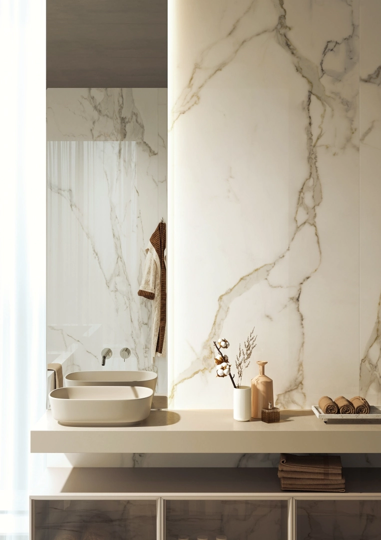 Gres La Fabbrica Ava CALACATTA ORO efekt marmur - aranzacja w przestronnym holu
