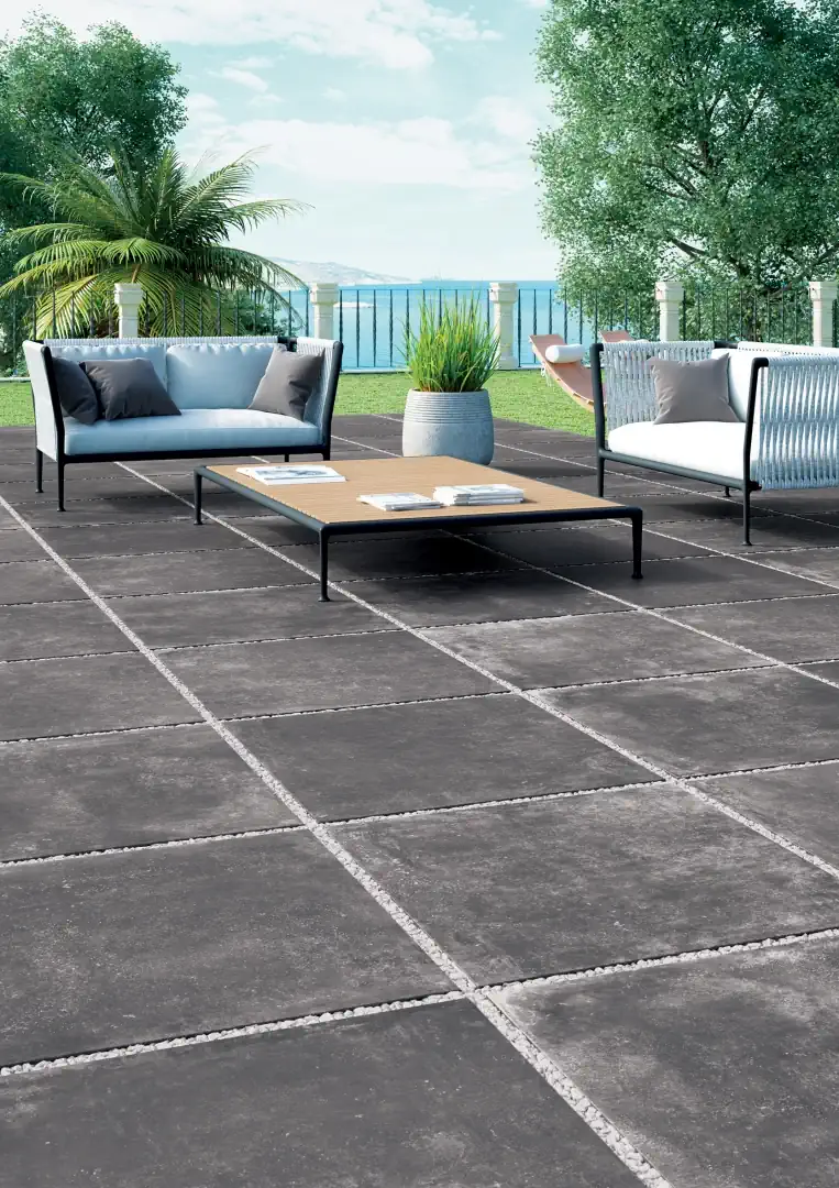 Gres La Fabbrica Ava BLUE EVOLUTION efekt kamień - aranzacja w strefie dziennej z duzymi przeszkleniami