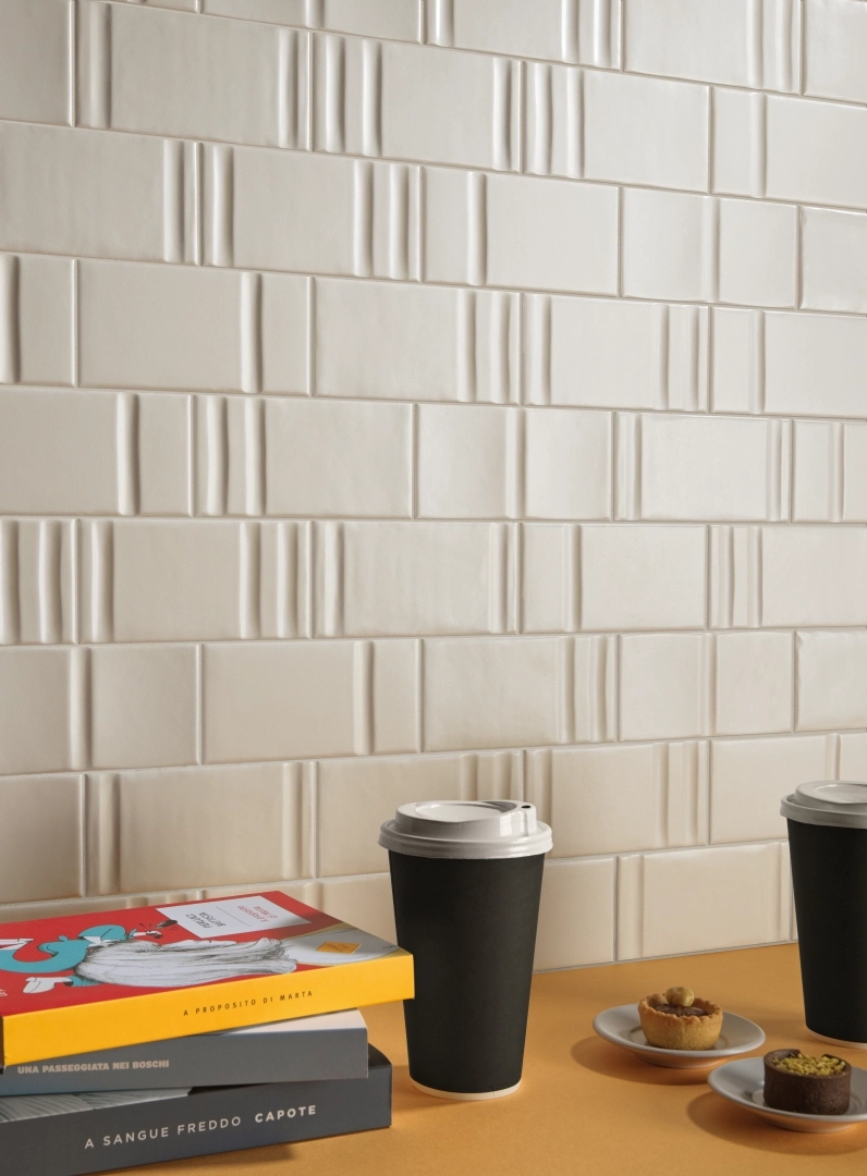 Gres La Fabbrica Ava GROOVES efekt beton - aranzacja w przestronnym holu