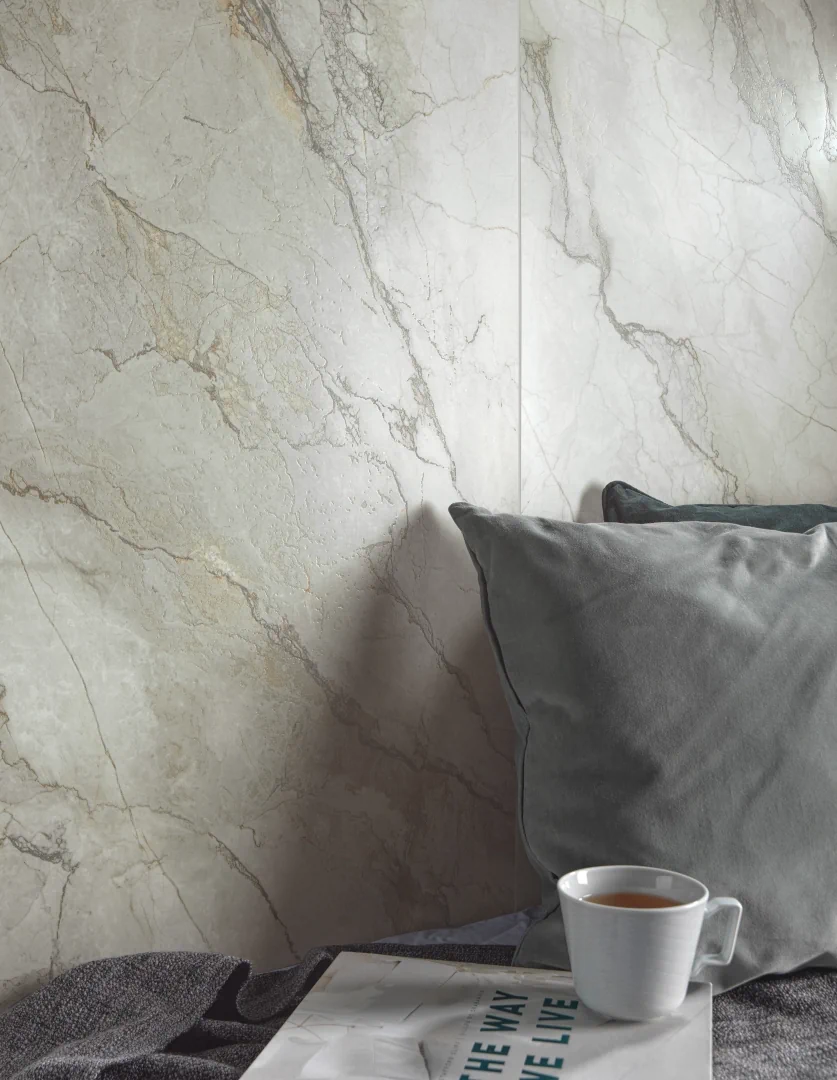 Gres La Fabbrica Ava BOLGHERI STONE efekt marmur - aranzacja w eleganckiej lazience