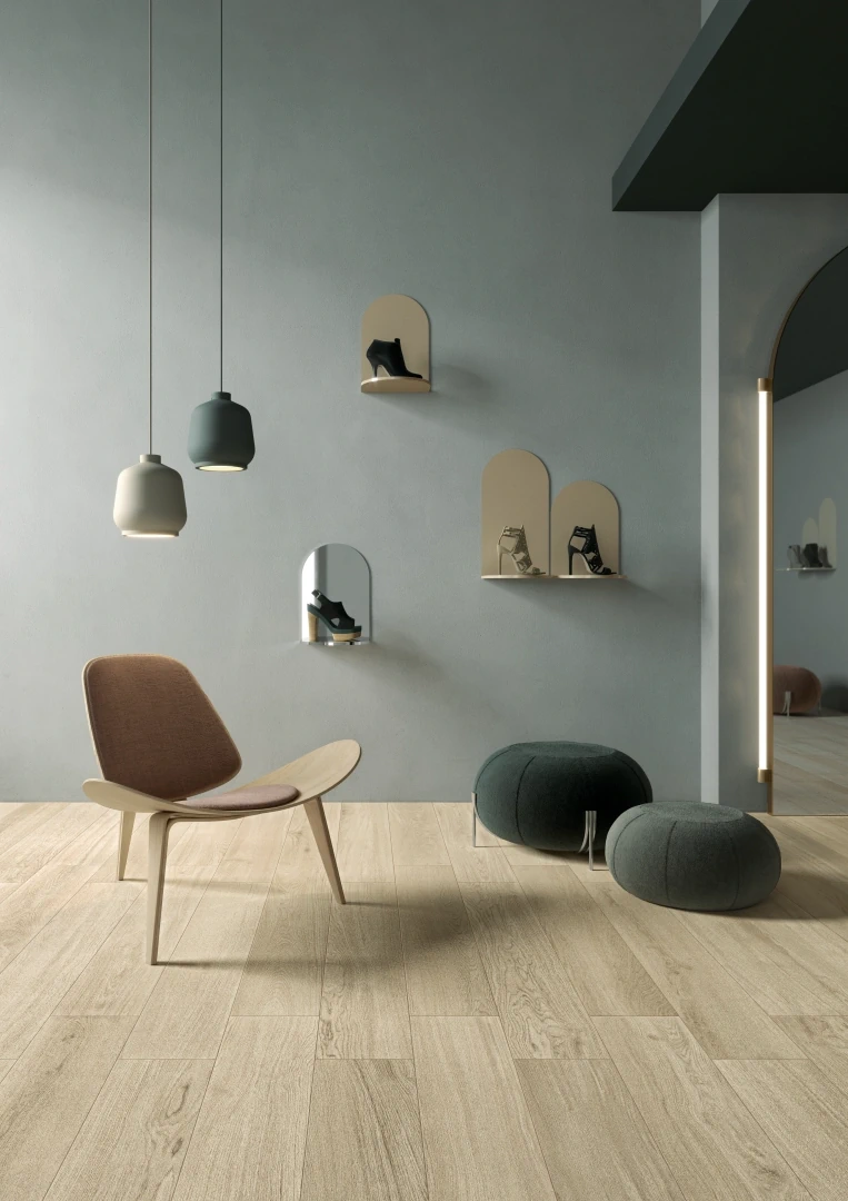 Gres Lea BIO SELECT efekt drewno - aranzacja w przestronnym holu