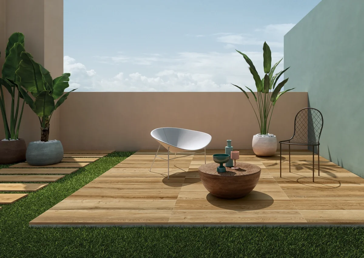 Gres Lea BIO SELECT efekt drewno - aranzacja w korytarzu z naturalnym swiatlem