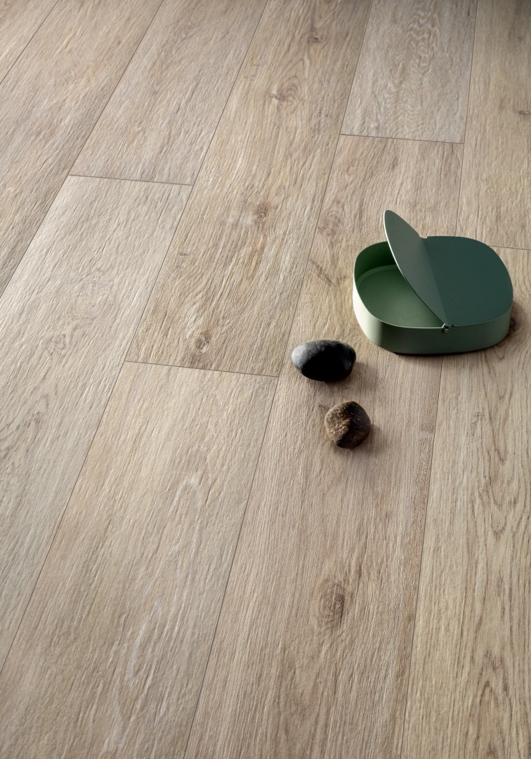 Gres Lea BIO ATTITUDE efekt drewno - aranzacja w minimalistycznym wnetrzu
