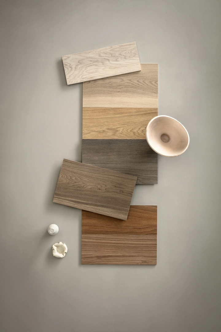 Gres Lea BIO SELECT efekt drewno - aranzacja w korytarzu z naturalnym swiatlem