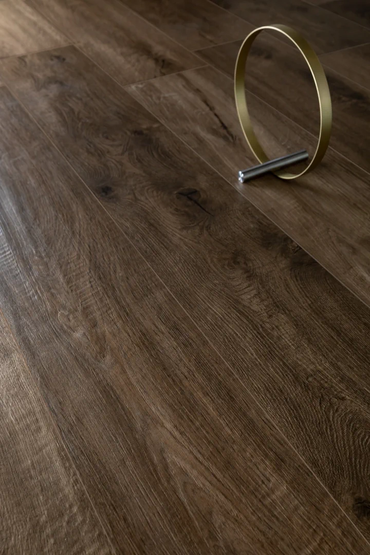 Gres Marazzi VERO efekt drewno - aranzacja w przy kominku