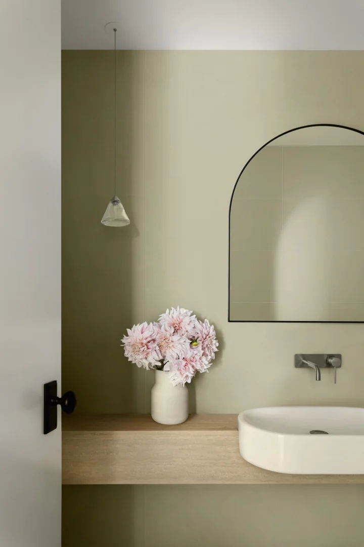 Gres Marazzi FLORA efekt kolor - aranzacja w przestronnym holu