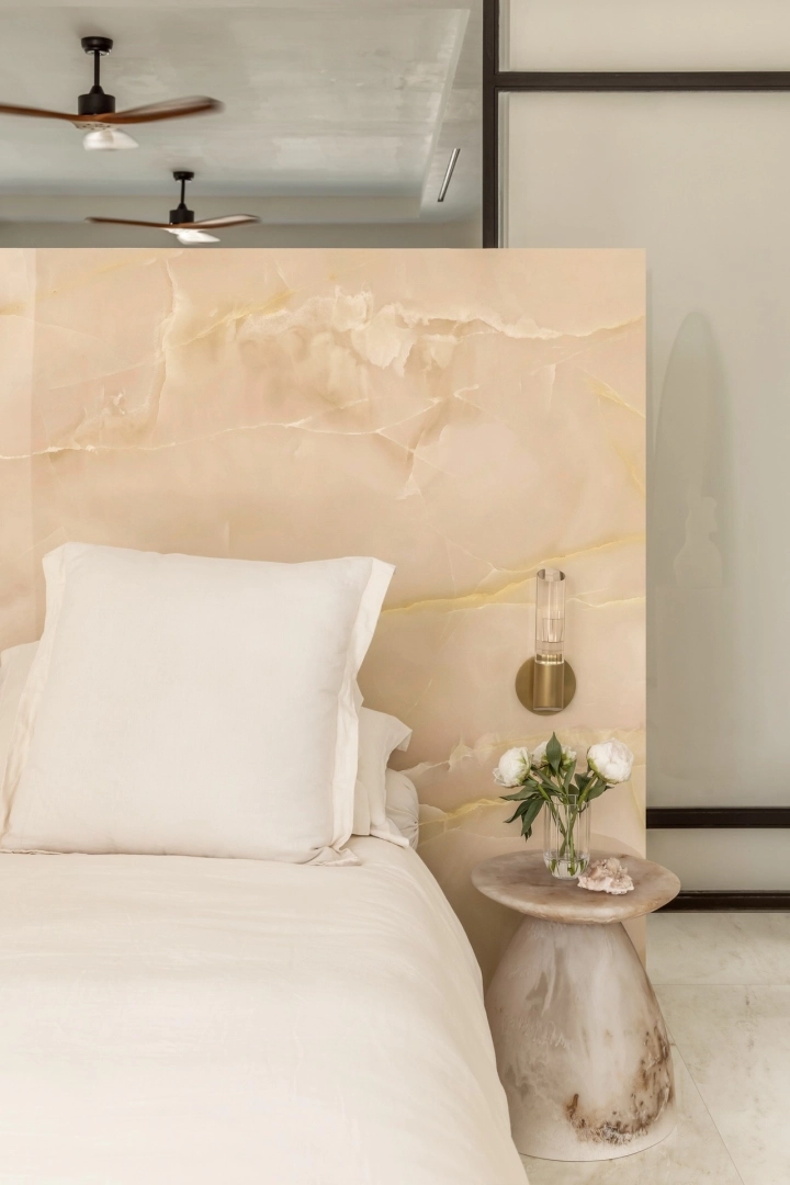 Gres Marazzi ALLMARBLE efekt marmur - aranzacja w przestronnym holu