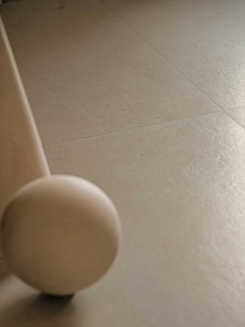 Gres Marazzi STONEWORK efekt kamień - aranzacja w eleganckiej lazience
