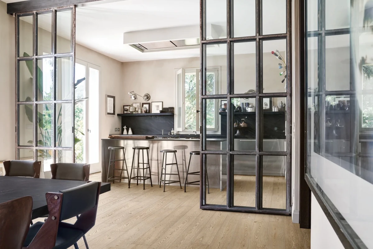 Gres Marazzi VIVO efekt drewno - aranzacja w minimalistycznym wnetrzu