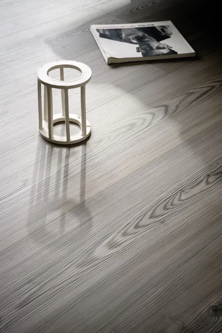 Gres Marazzi TREVERKTREND efekt drewno - aranzacja w eleganckiej lazience