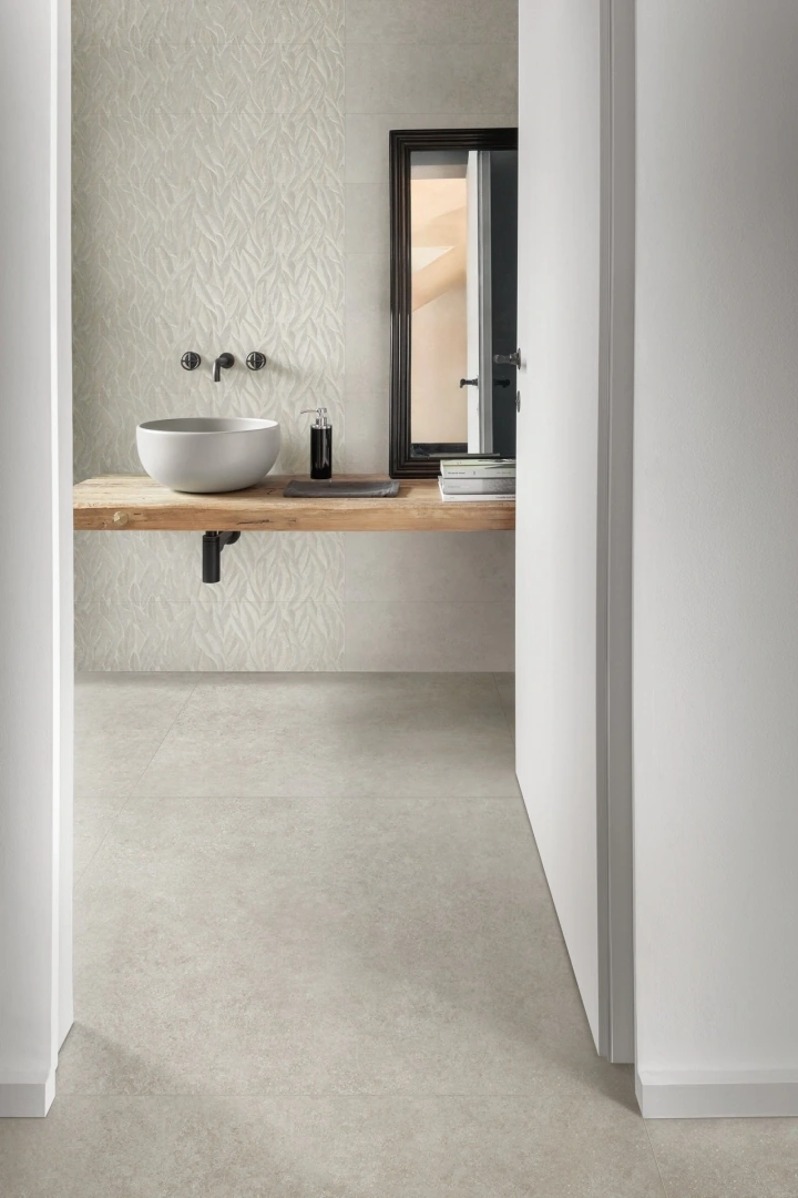 Gres Marazzi ROOM WALL efekt kamień - aranzacja w przestronnym holu