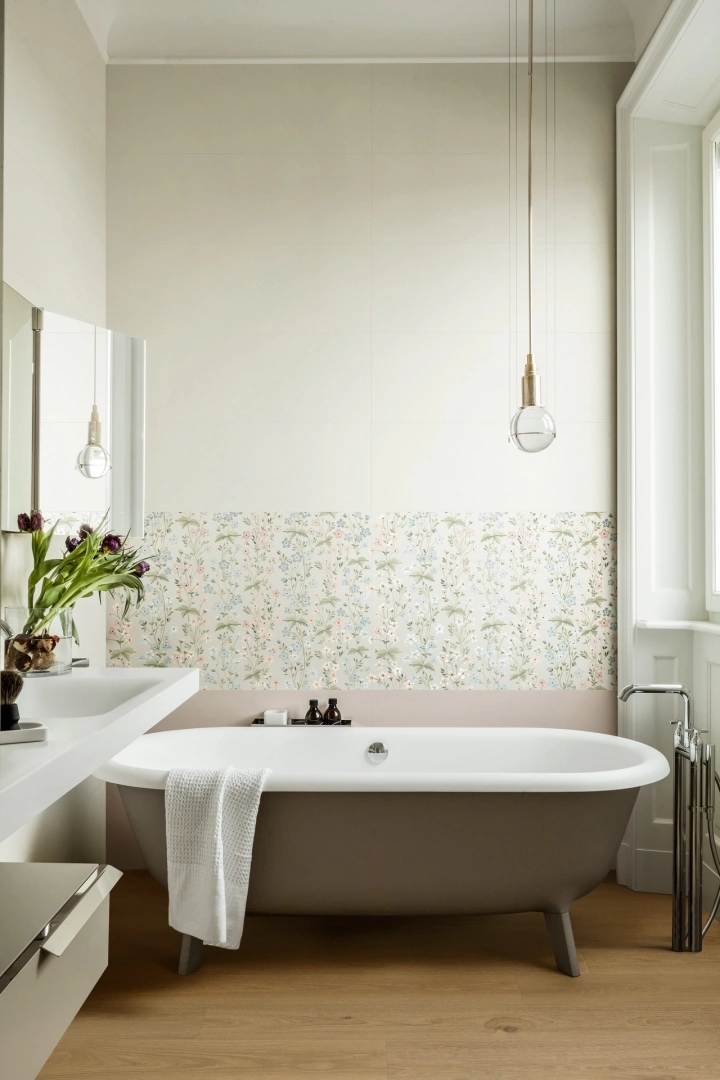 Gres Marazzi FLORA efekt kolor - aranzacja w korytarzu z naturalnym swiatlem