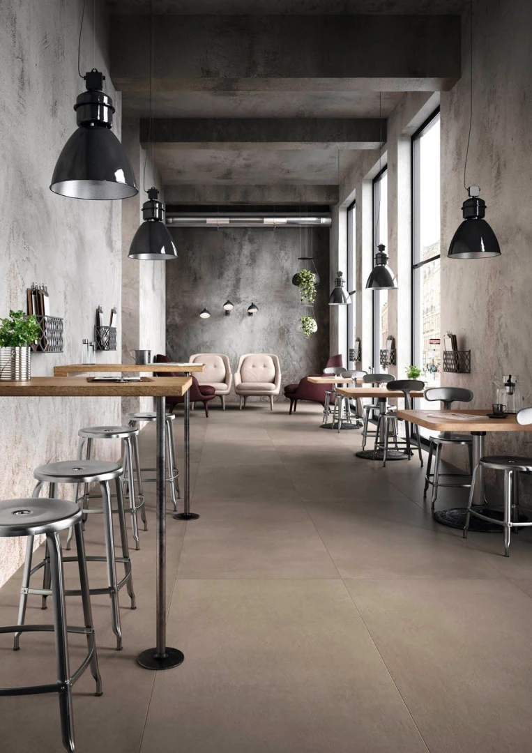 Gres Marazzi POWDER efekt beton - aranzacja w strefie dziennej z duzymi przeszkleniami