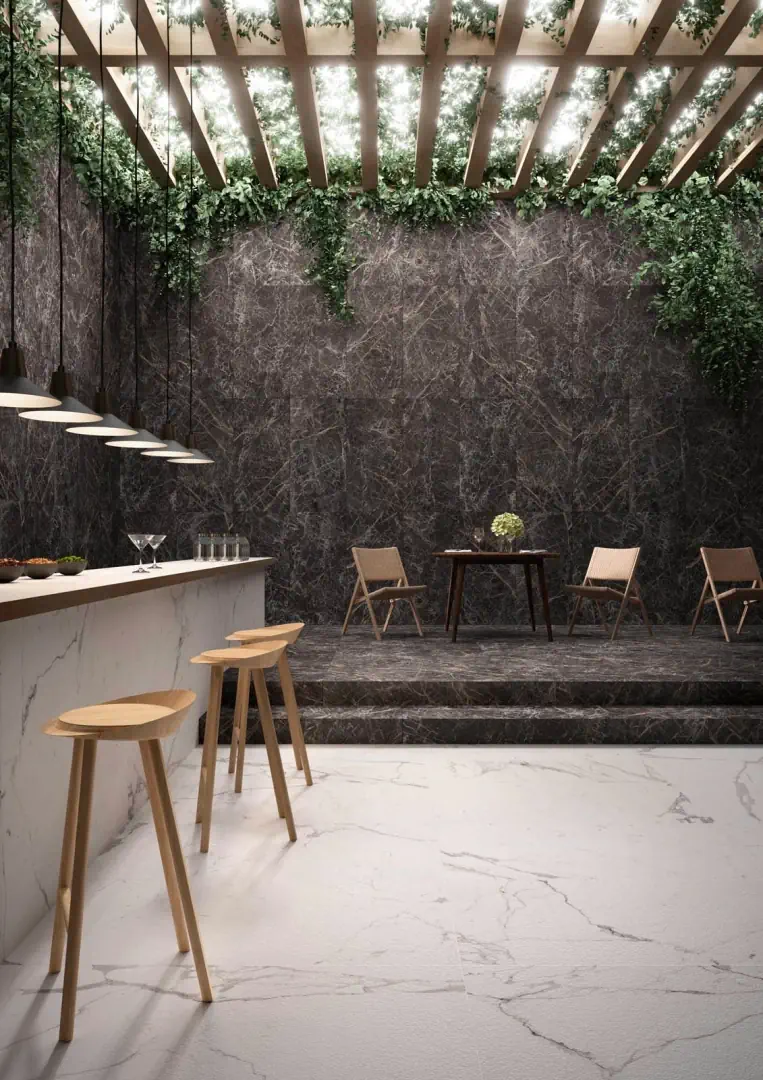Gres Marazzi ALLMARBLE efekt marmur - aranzacja w strefie dziennej z duzymi przeszkleniami