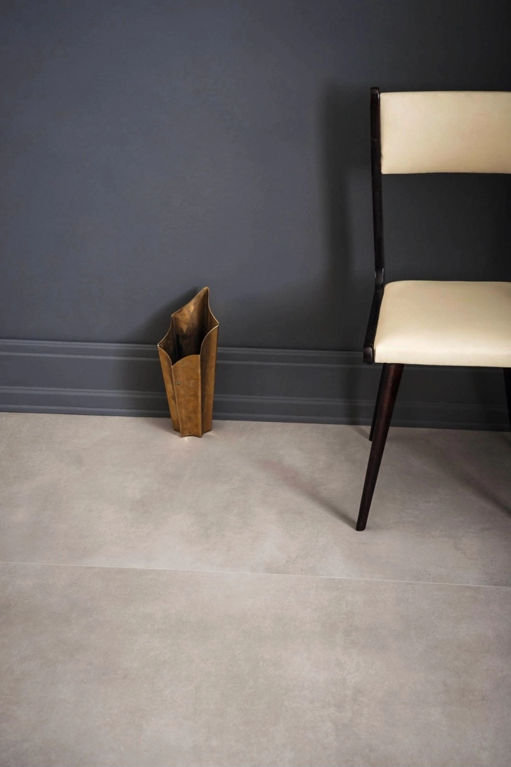 Gres Marazzi POWDER efekt beton - aranzacja w przestronnym holu