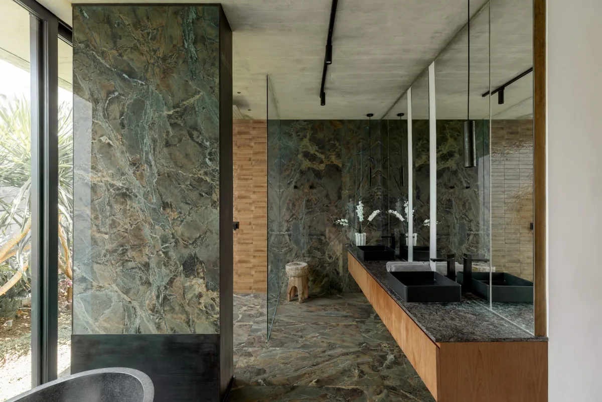 Gres Marazzi ALLMARBLE efekt marmur - aranzacja w przestronnym holu