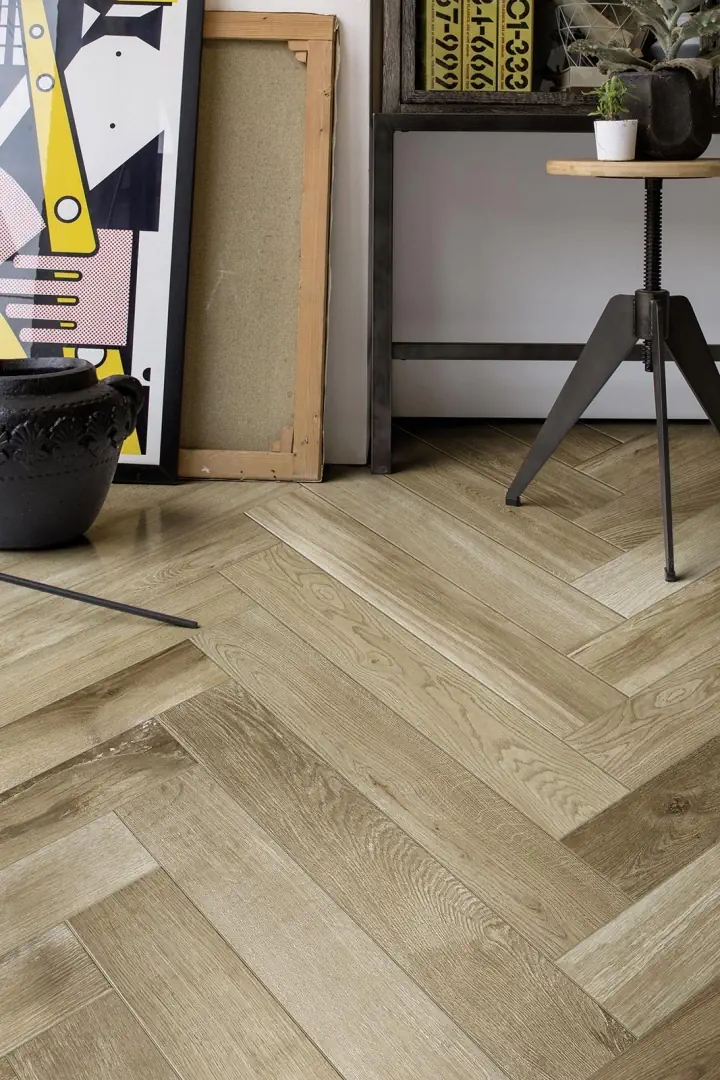 Gres Marazzi TREVERKFUSION efekt drewno - aranzacja w strefie dziennej z duzymi przeszkleniami