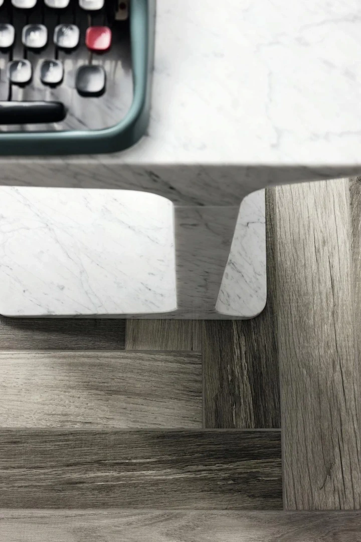 Gres Marazzi TREVERKFUSION efekt drewno - aranzacja w przy kominku