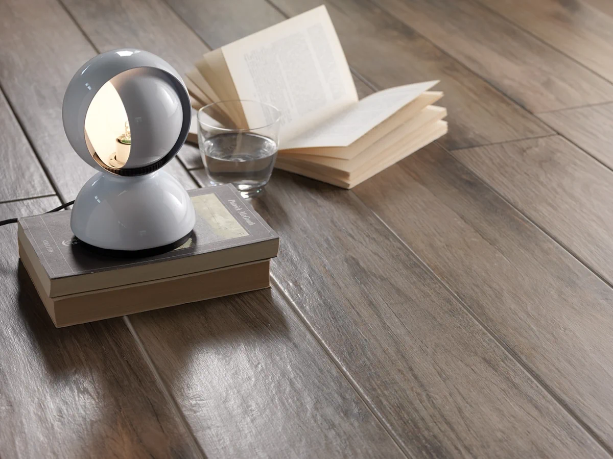 Gres Marazzi TREVERKMOOD efekt drewno - aranzacja w eleganckiej lazience