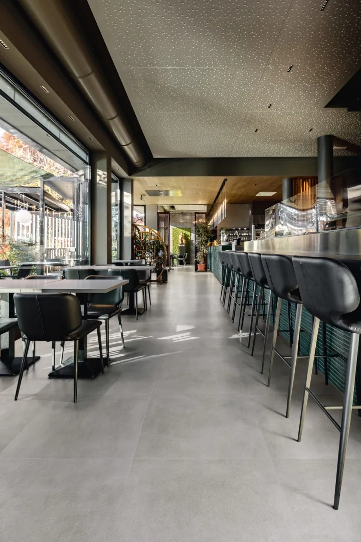 Gres Marazzi SLOW COLD efekt terakota - aranzacja w eleganckiej lazience