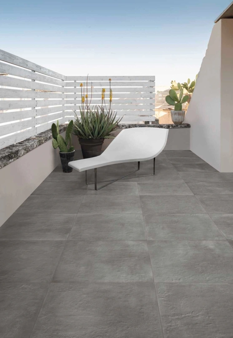 Gres Marazzi POWDER efekt beton - aranzacja w nowoczesnym salonie