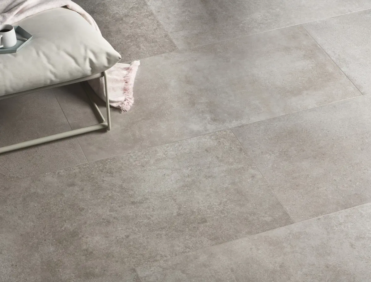 Gres Mirage DIJON efekt kamień - aranzacja w minimalistycznym wnetrzu