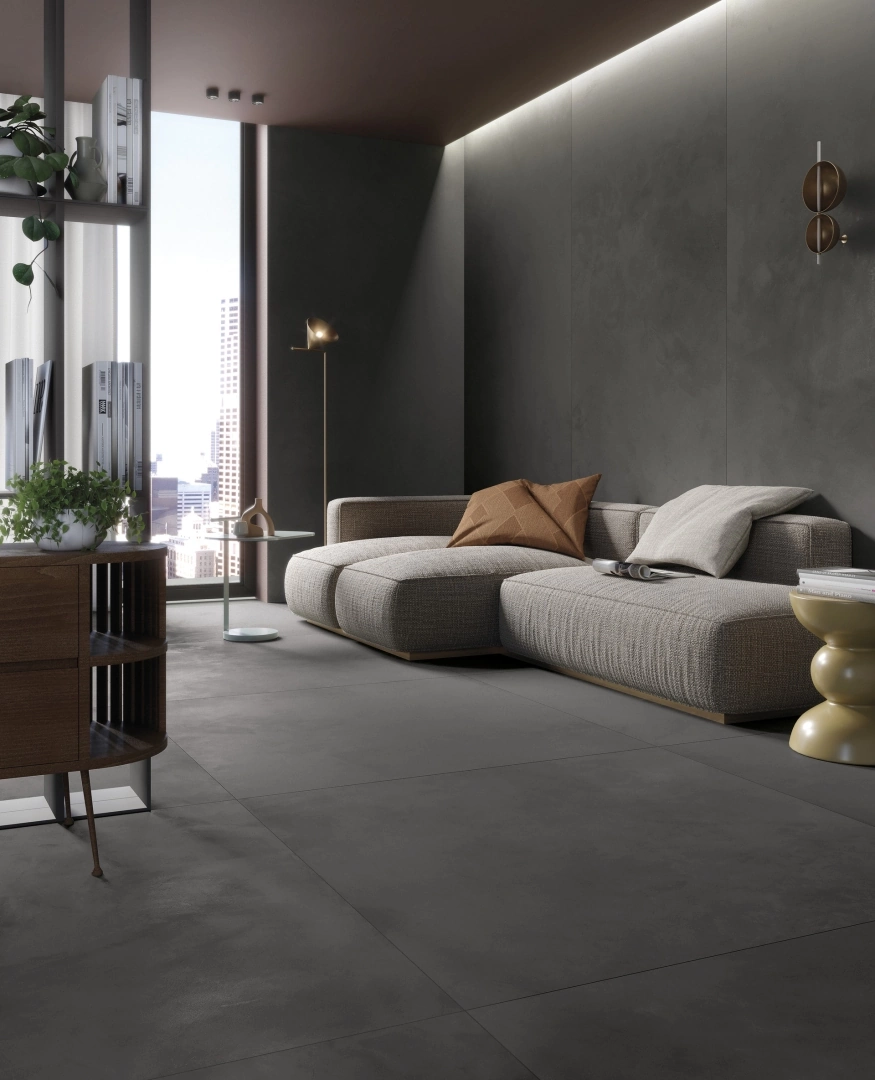 Gres Mirage CLAY efekt beton - aranzacja w korytarzu z naturalnym swiatlem