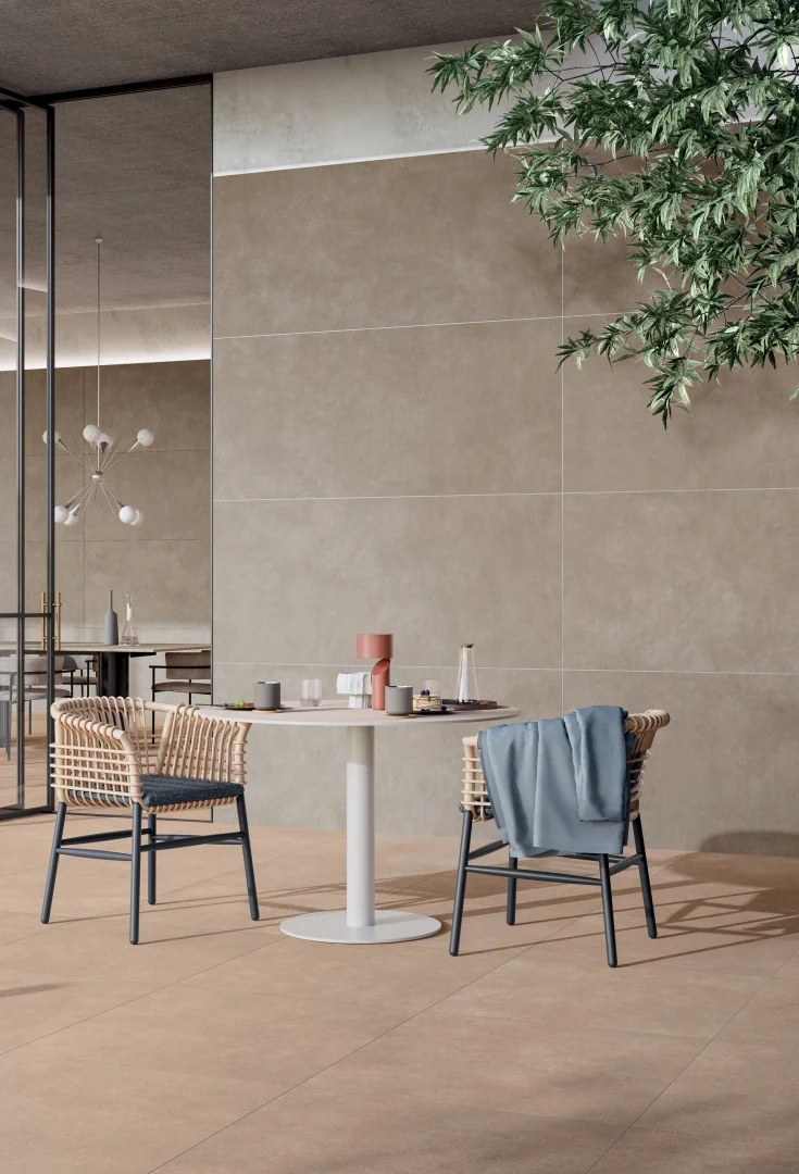 Gres Mirage GLOCAL efekt beton - aranzacja w przestronnym holu