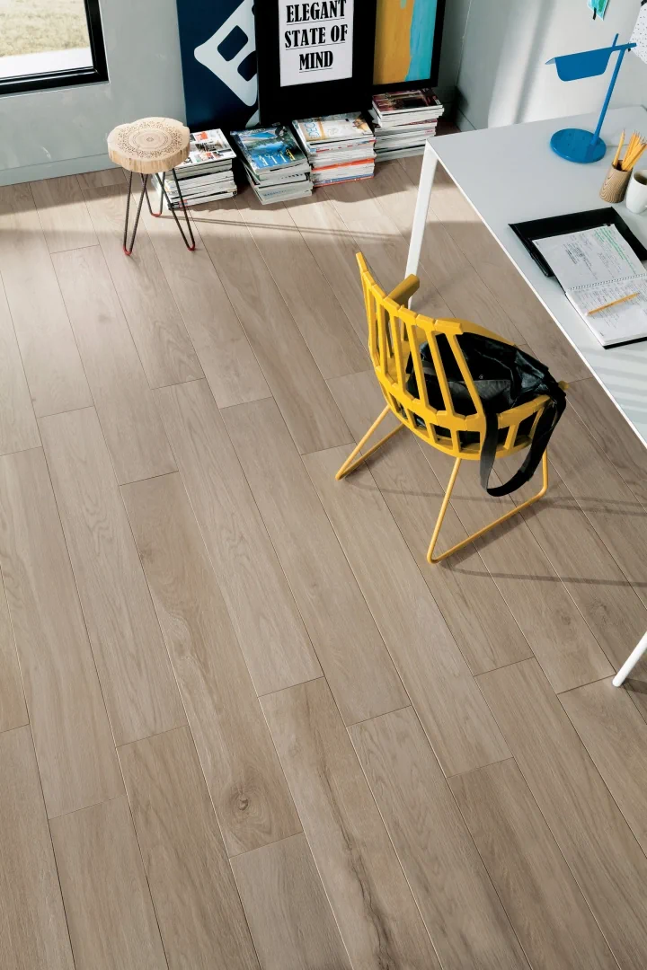 Gres Mirage SIGNATURE efekt drewno - aranzacja w eleganckiej lazience