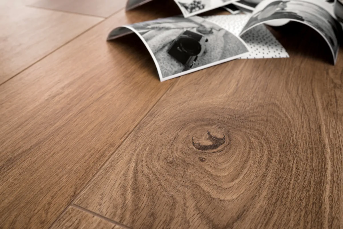 Gres Mirage SIGNATURE efekt drewno - aranzacja w elewacji domu