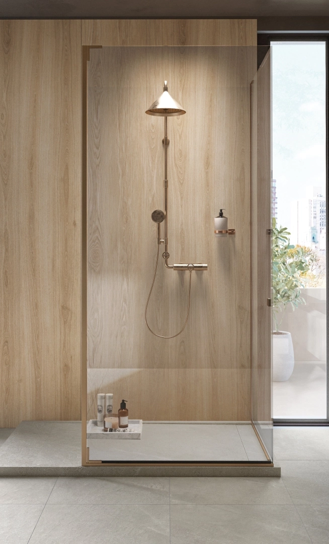 Gres Mirage OUDH efekt drewno - aranzacja w nowoczesnym salonie