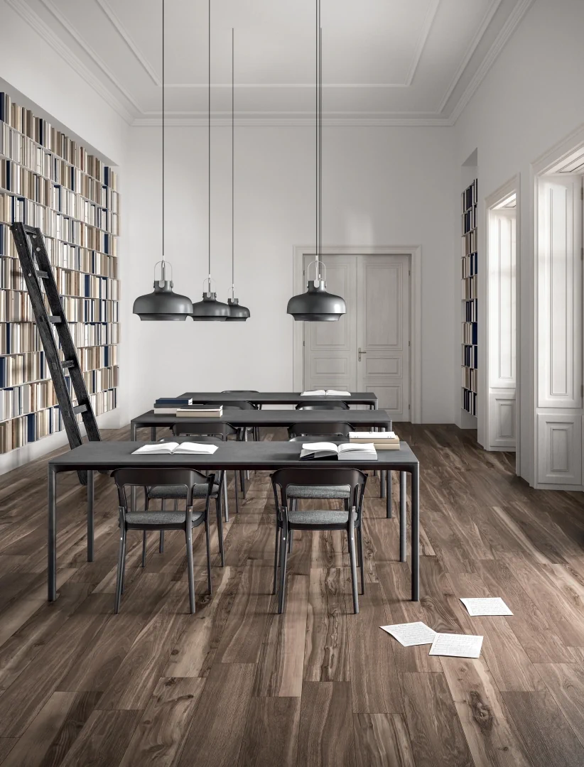 Gres Piemme FLEUR DE BOIS efekt drewno - aranzacja w przestronnym holu