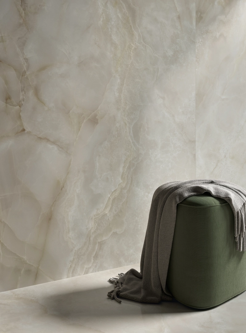 Gres Piemme MAJESTIC ONYX efekt marmur - aranzacja w przestronnym holu