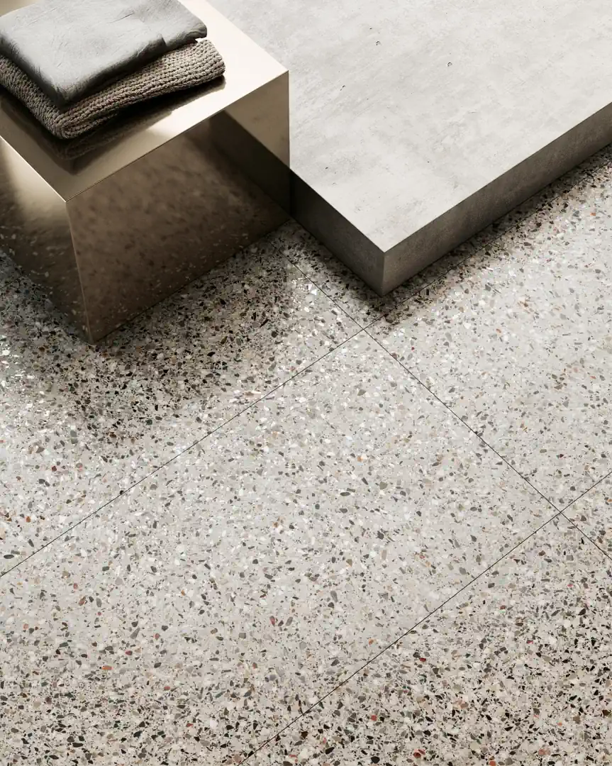 Gres Piemme VENETIAN MARBLE efekt terrazzo - aranzacja w strefie dziennej z duzymi przeszkleniami