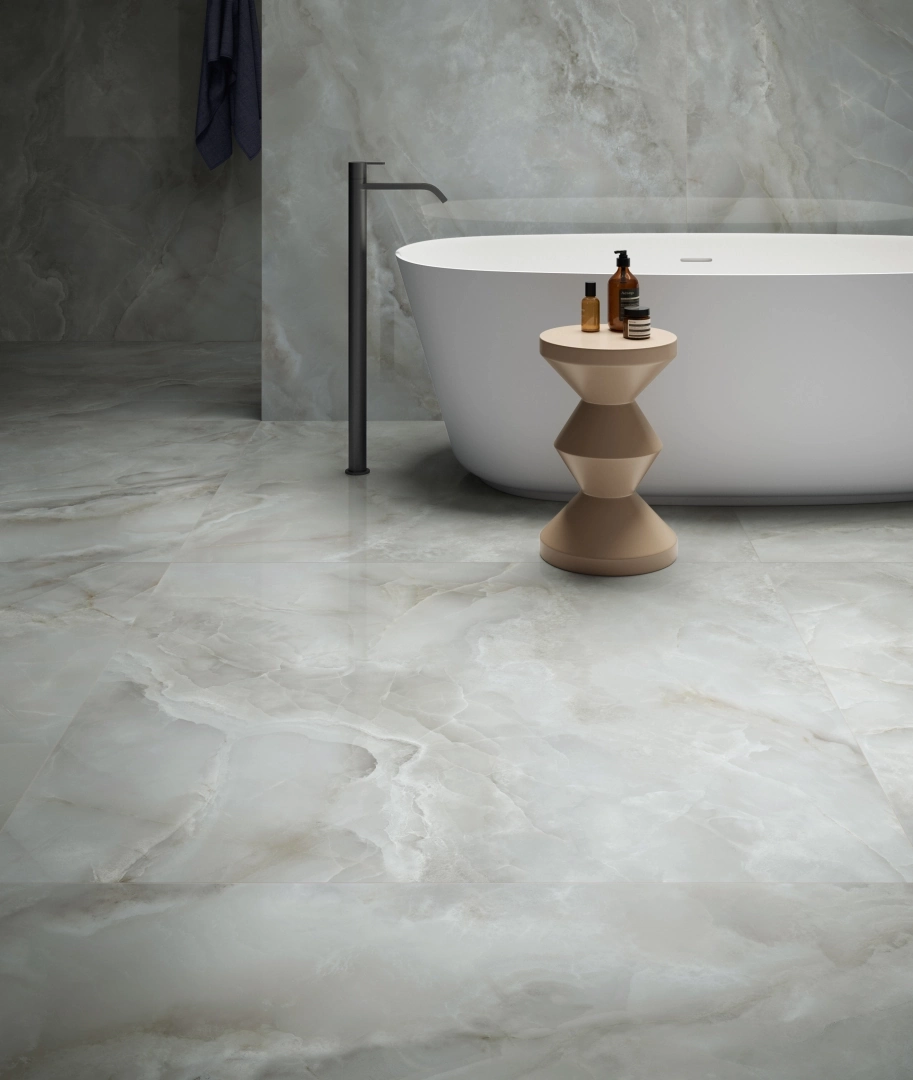 Gres Piemme MAJESTIC ONYX efekt marmur - aranzacja w przestronnym holu