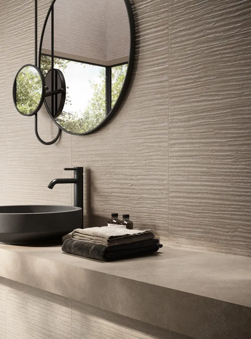 Gres Piemme CEMENT VIBES efekt beton - aranzacja w korytarzu z naturalnym swiatlem