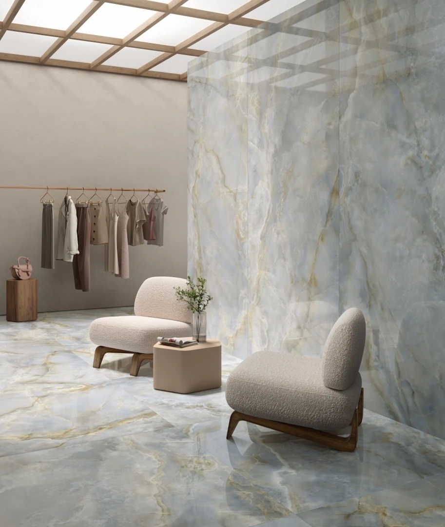 Gres Piemme MAJESTIC ONYX efekt marmur - aranzacja w strefie dziennej z duzymi przeszkleniami