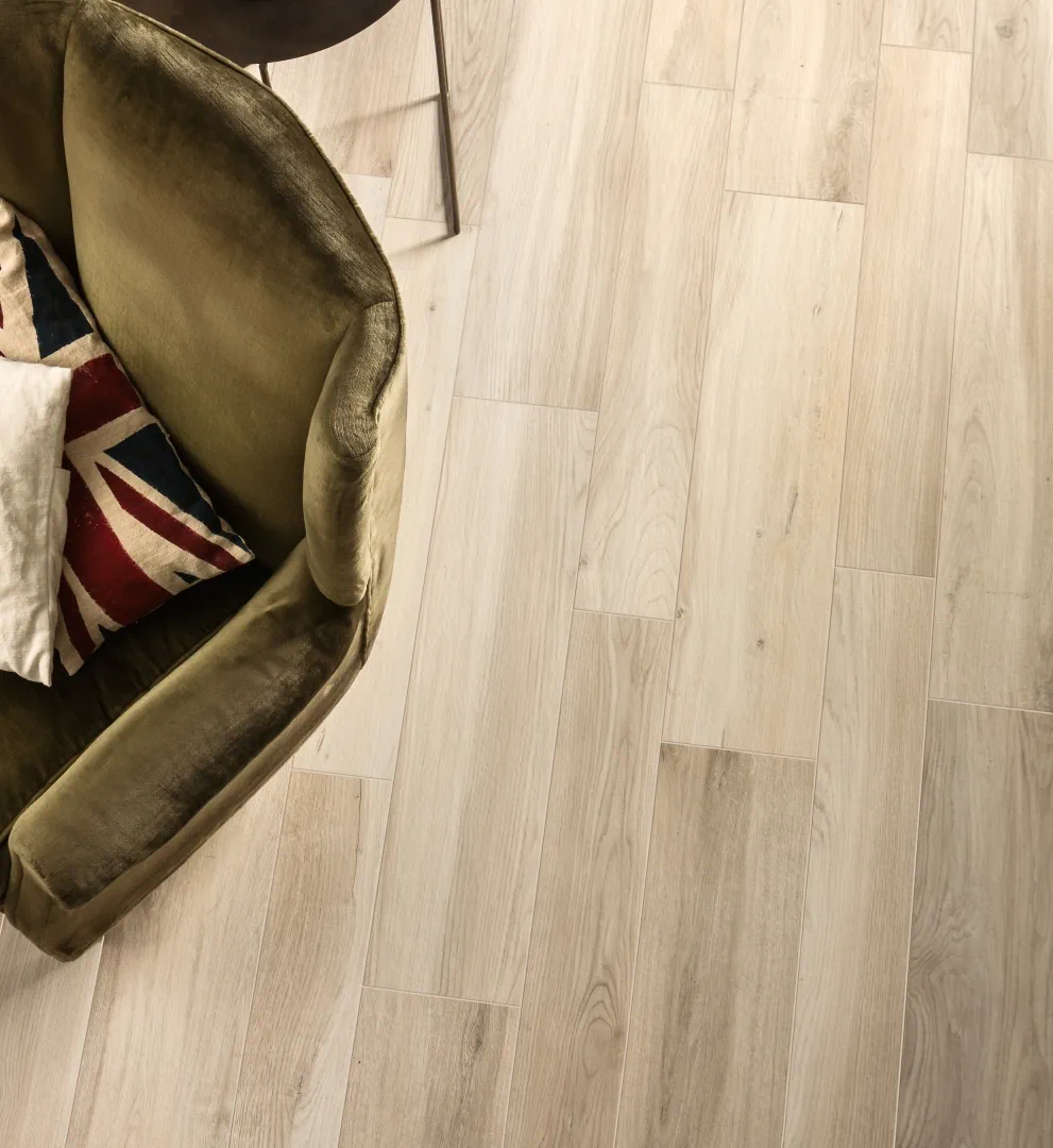 Gres Piemme COTTAGE efekt drewno - aranzacja w nowoczesnym salonie