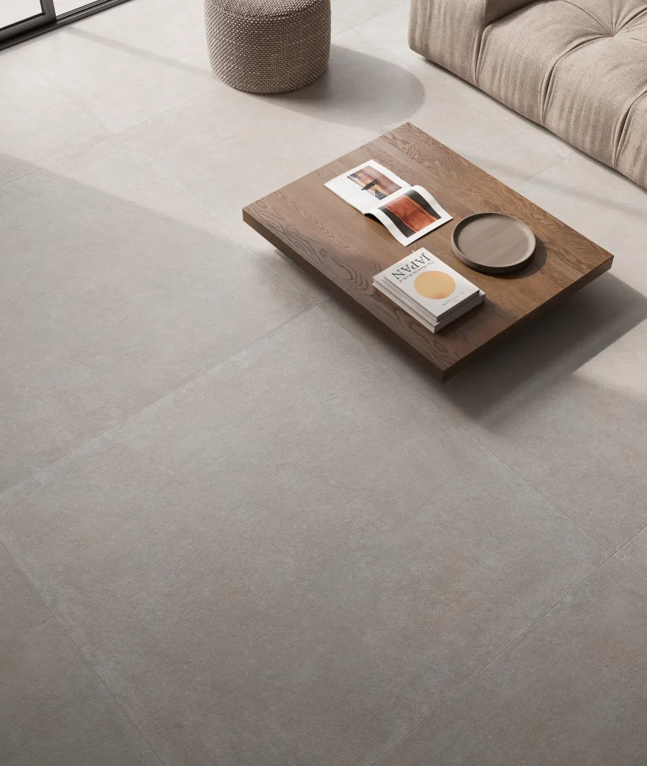 Gres Piemme CEMENT VIBES efekt beton - aranzacja w przestronnym holu